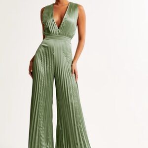 Abercrombie- Gisele Pleated Jumpsuit